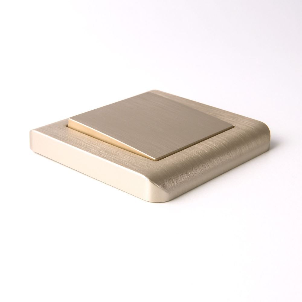 Выключатель одноклавишный встраиваемый Werkel Шампань рифленый W1110010 — изображение 3