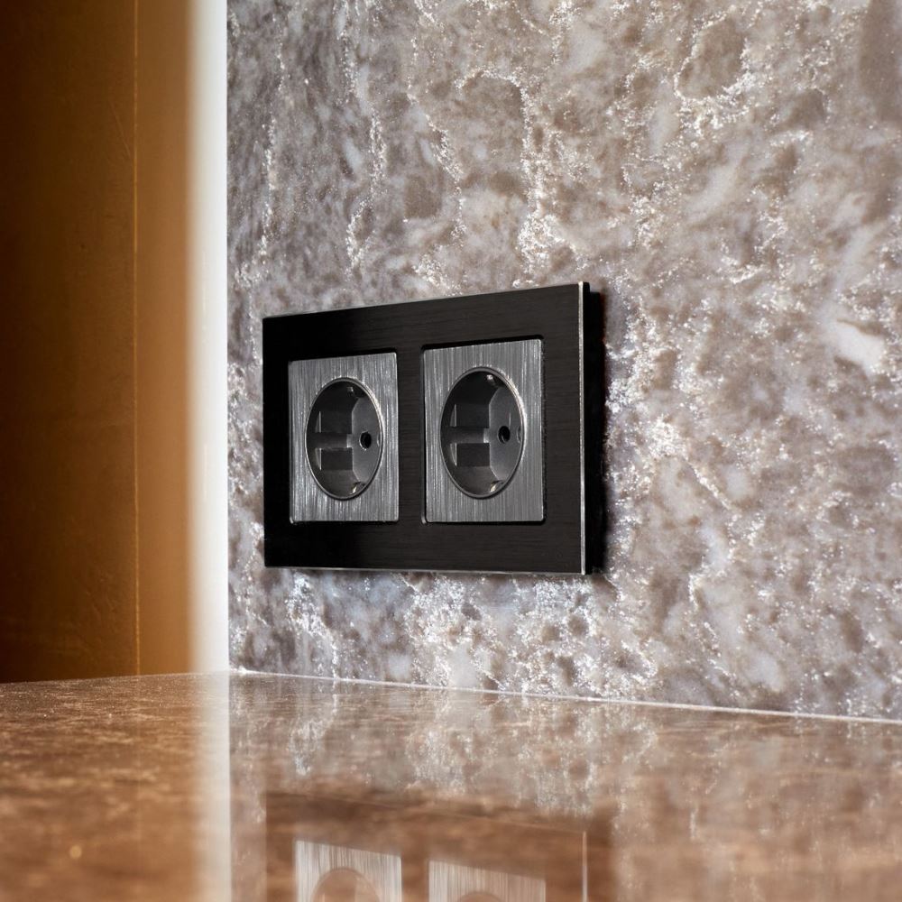 Розетка встраиваемая Werkel с заземлением Графит рифленый W1171004 — изображение 5